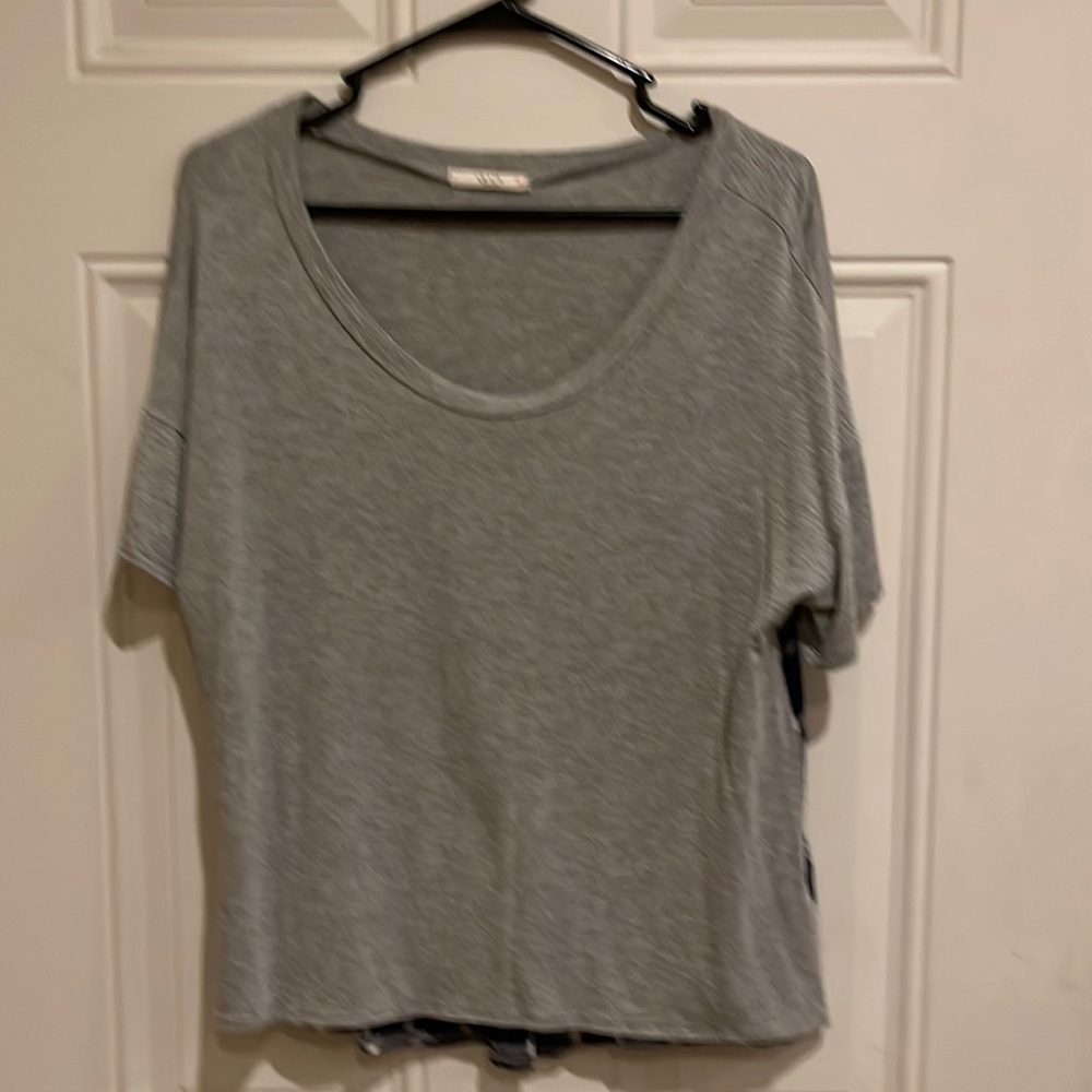 Gray overlay shirt with plaid.  Made by Le Leis.  Size Large